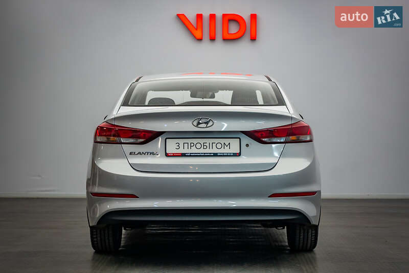 Седан Hyundai Elantra 2018 в Киеве