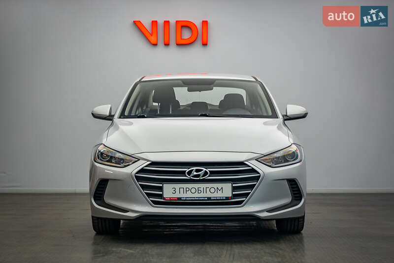 Седан Hyundai Elantra 2018 в Киеве