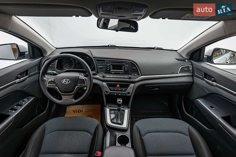 Седан Hyundai Elantra 2018 в Киеве