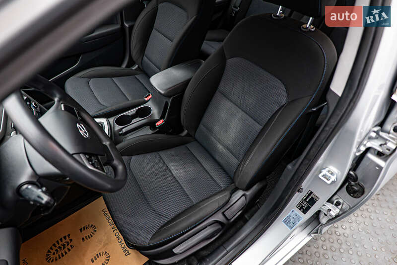 Седан Hyundai Elantra 2018 в Киеве