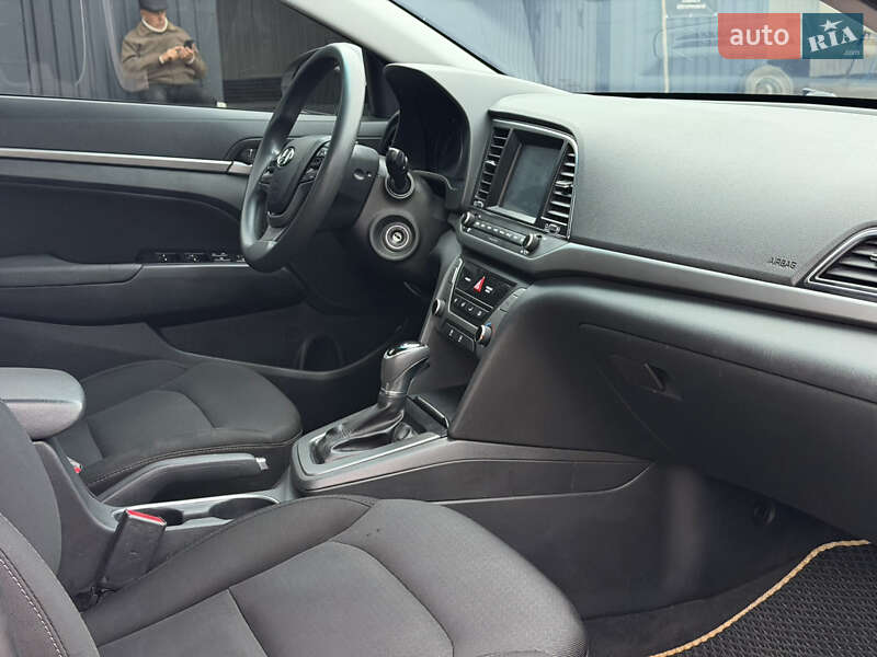 Седан Hyundai Elantra 2017 в Запорожье