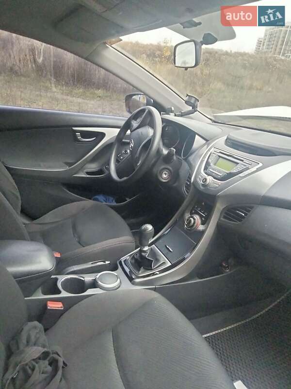 Седан Hyundai Elantra 2013 в Киеве