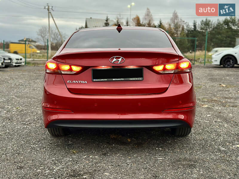 Седан Hyundai Elantra 2016 в Львове