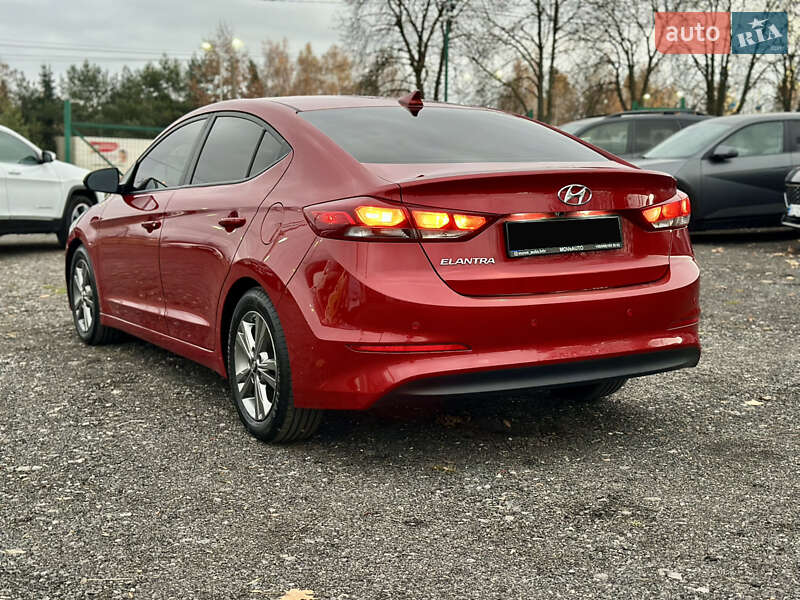 Седан Hyundai Elantra 2016 в Львове