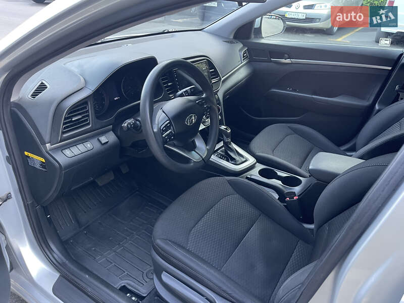 Седан Hyundai Elantra 2018 в Киеве