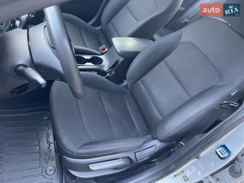 Седан Hyundai Elantra 2018 в Киеве