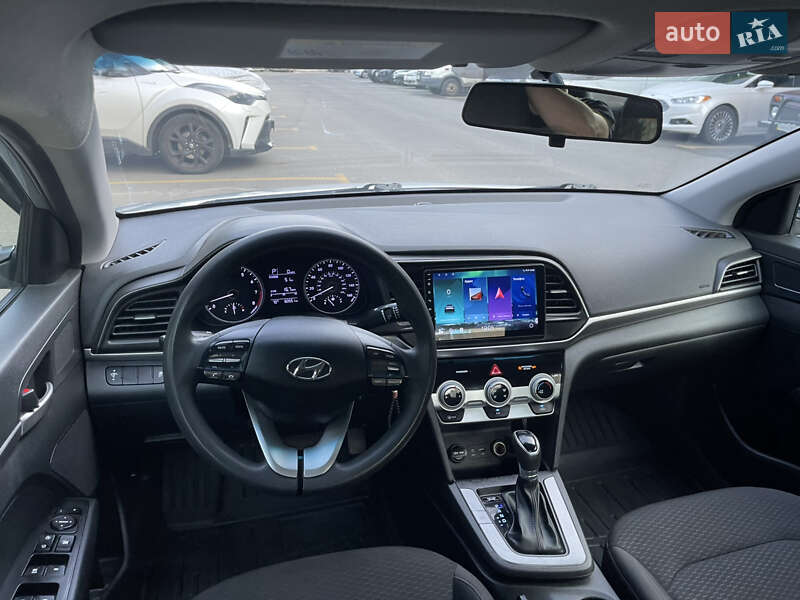 Седан Hyundai Elantra 2018 в Киеве