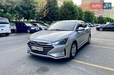 Седан Hyundai Elantra 2018 в Києві