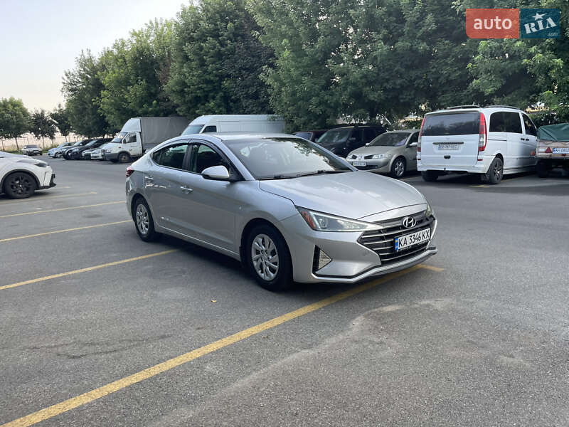 Седан Hyundai Elantra 2018 в Киеве