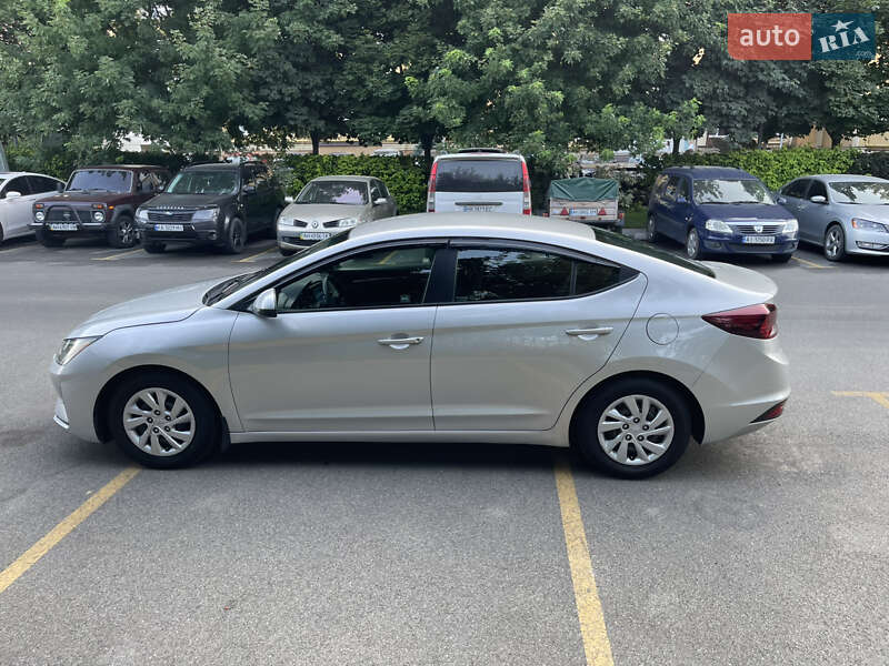 Седан Hyundai Elantra 2018 в Киеве