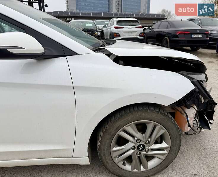 Седан Hyundai Elantra 2019 в Киеве