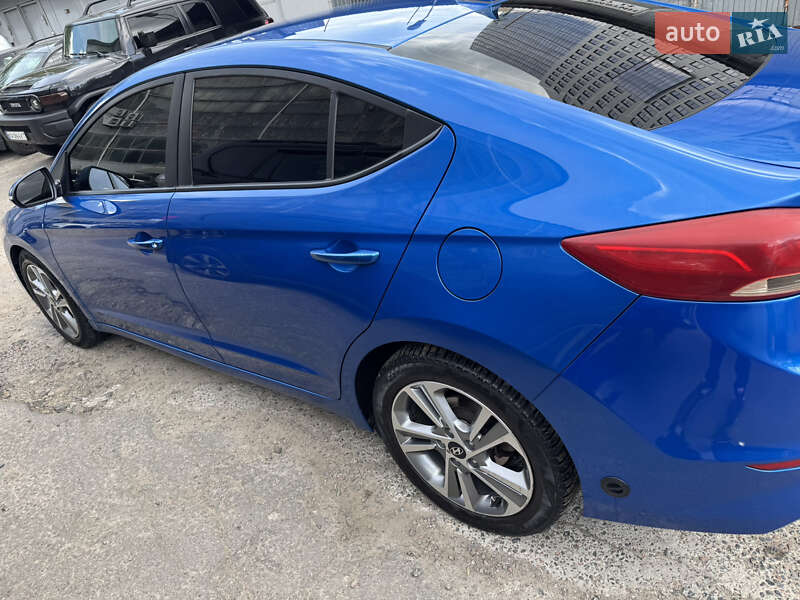 Седан Hyundai Elantra 2017 в Киеве