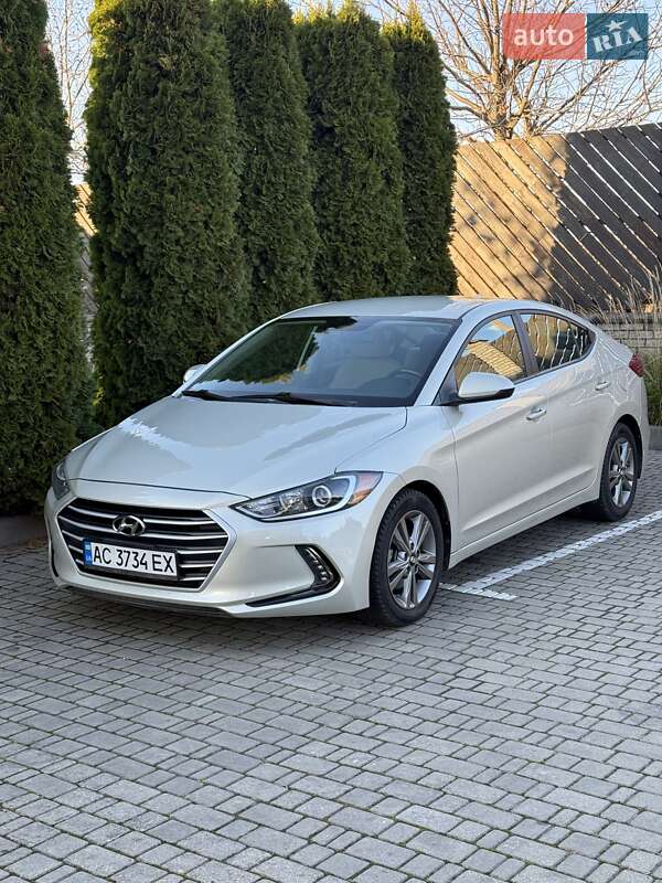 Седан Hyundai Elantra 2016 в Луцке