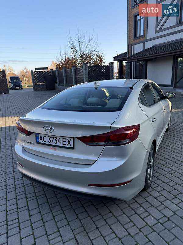 Седан Hyundai Elantra 2016 в Луцке