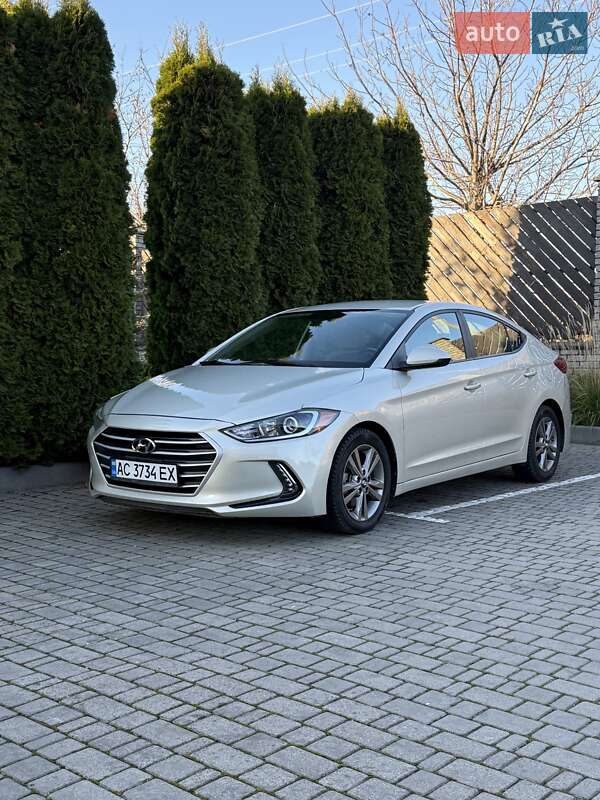Седан Hyundai Elantra 2016 в Луцке