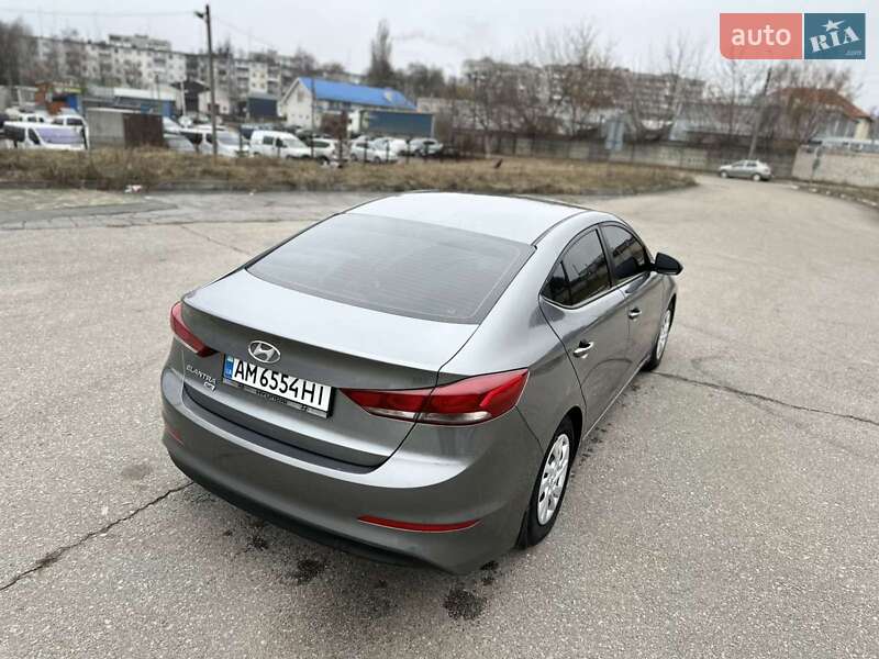 Седан Hyundai Elantra 2018 в Житомирі