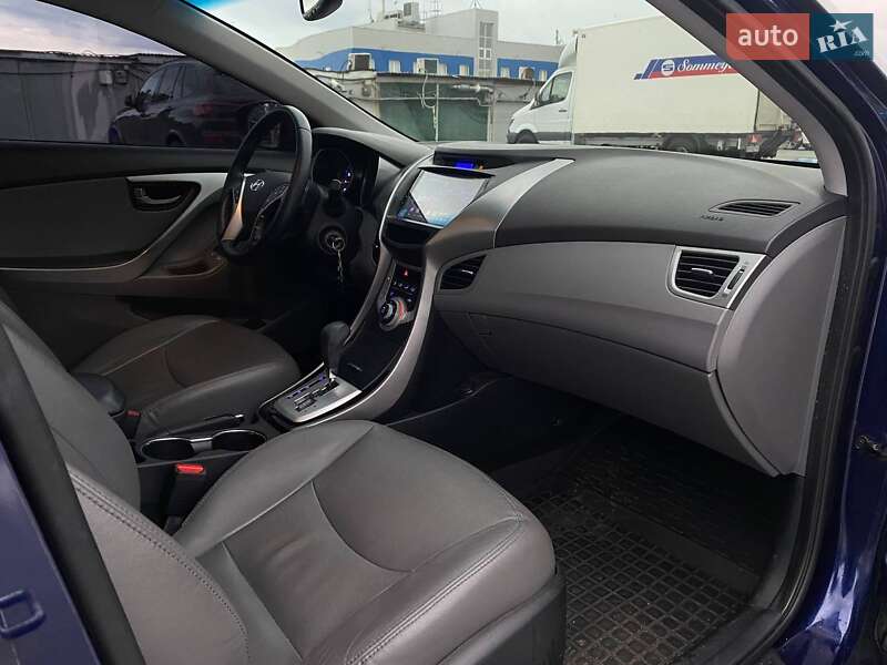 Седан Hyundai Elantra 2011 в Києві