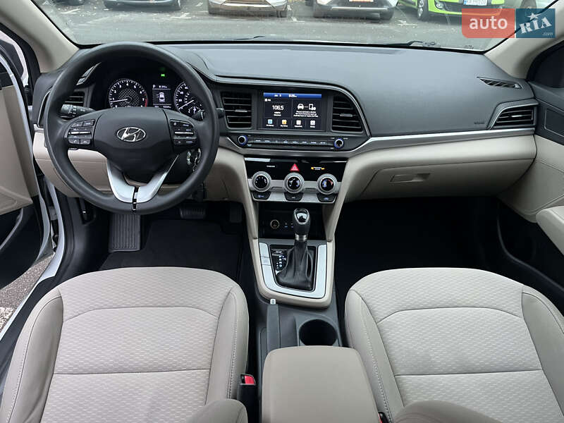 Седан Hyundai Elantra 2019 в Киеве