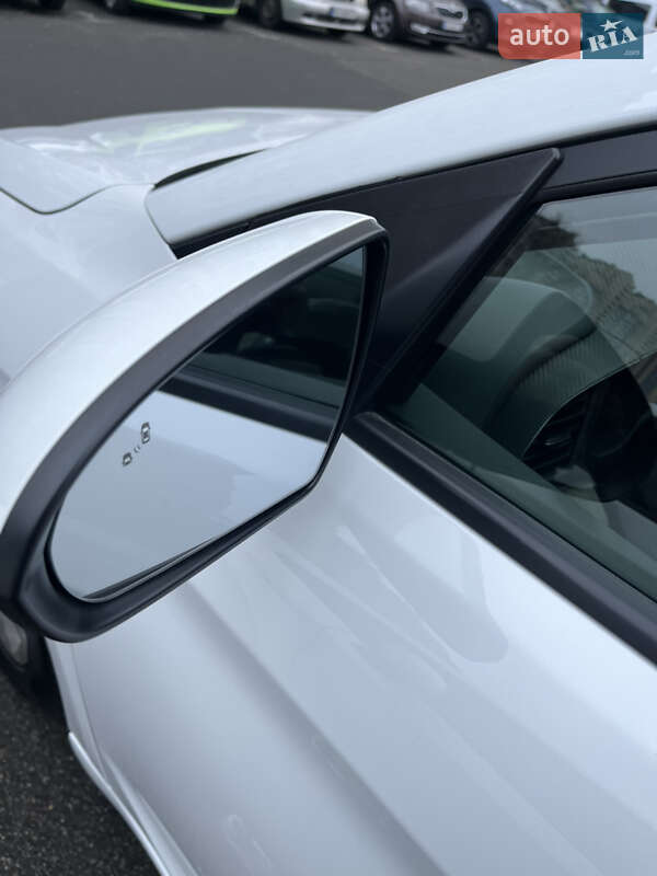 Седан Hyundai Elantra 2019 в Киеве