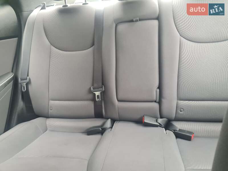 Седан Hyundai Elantra 2014 в Днепре