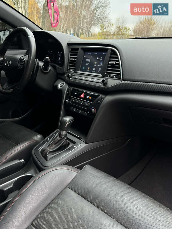 Седан Hyundai Elantra 2017 в Запорожье