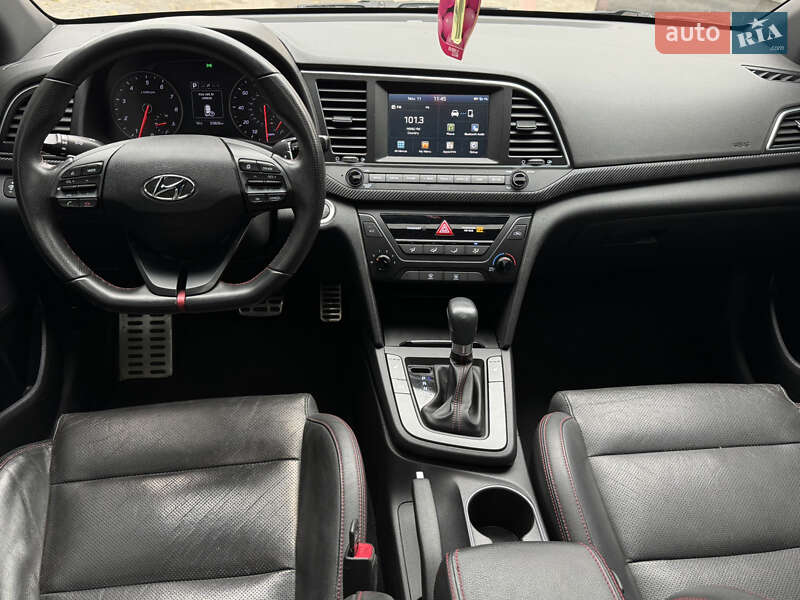 Седан Hyundai Elantra 2017 в Запорожье