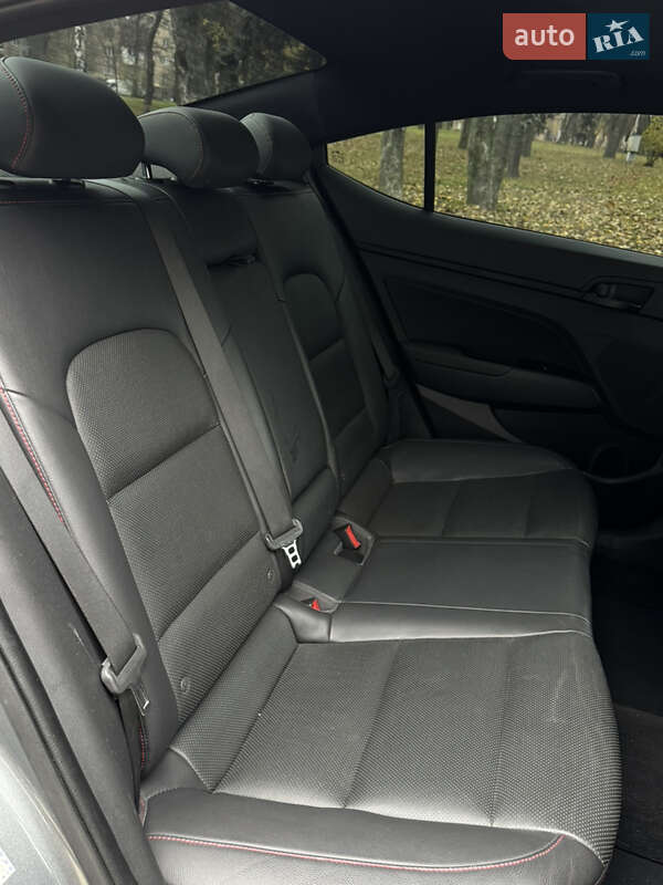 Седан Hyundai Elantra 2017 в Запорожье