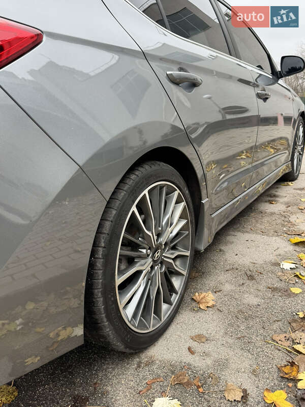 Седан Hyundai Elantra 2017 в Запорожье