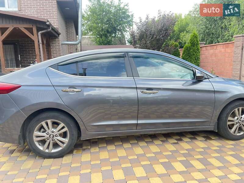 Седан Hyundai Elantra 2018 в Києві