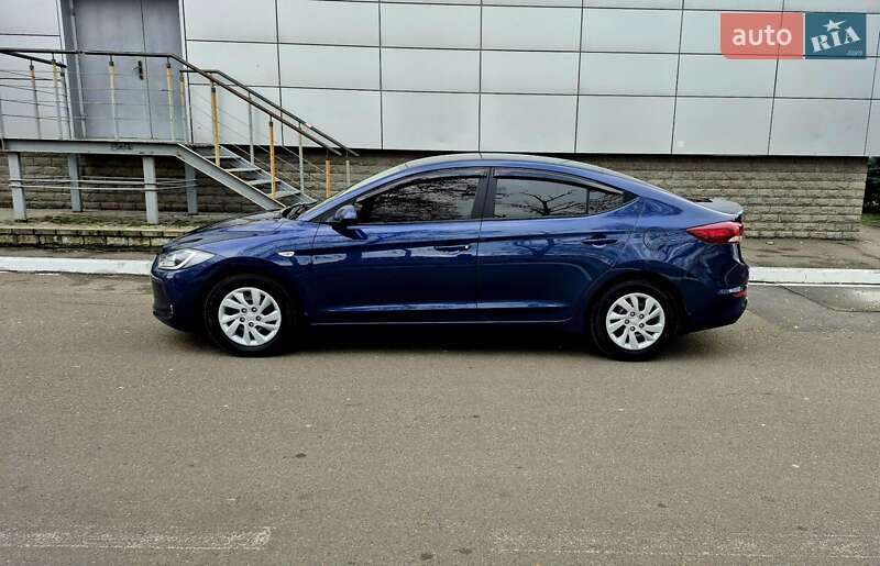 Седан Hyundai Elantra 2018 в Києві