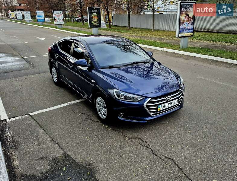 Седан Hyundai Elantra 2018 в Києві
