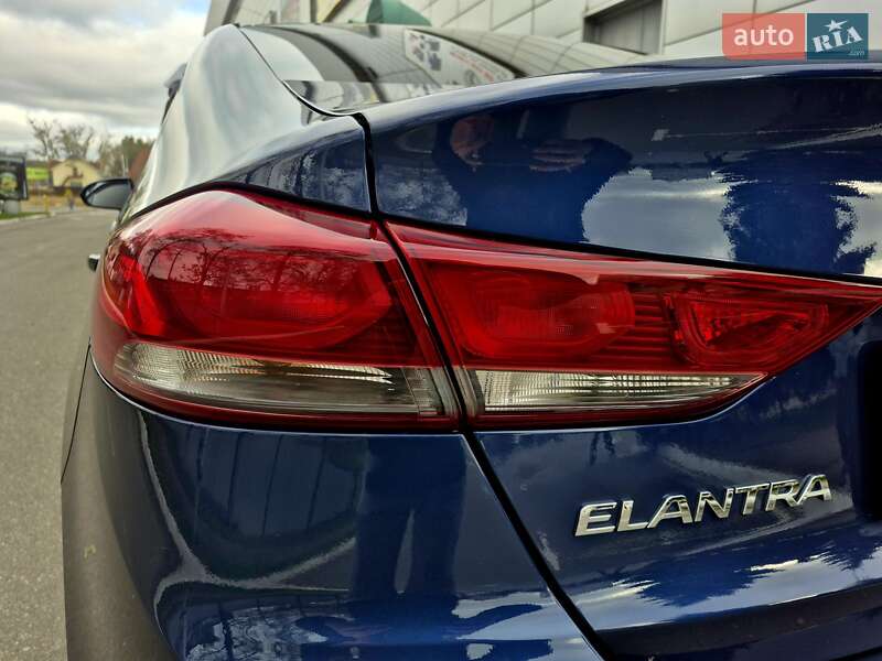 Седан Hyundai Elantra 2018 в Києві