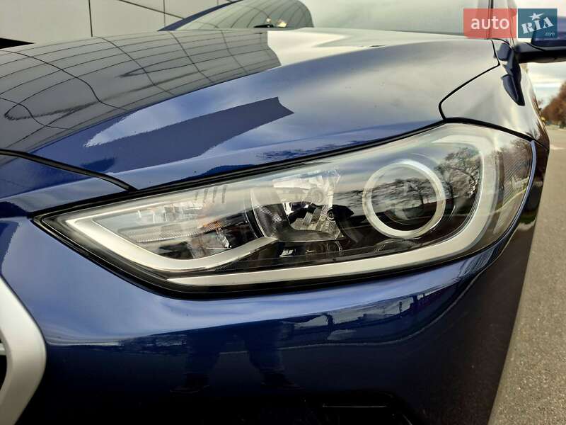 Седан Hyundai Elantra 2018 в Києві