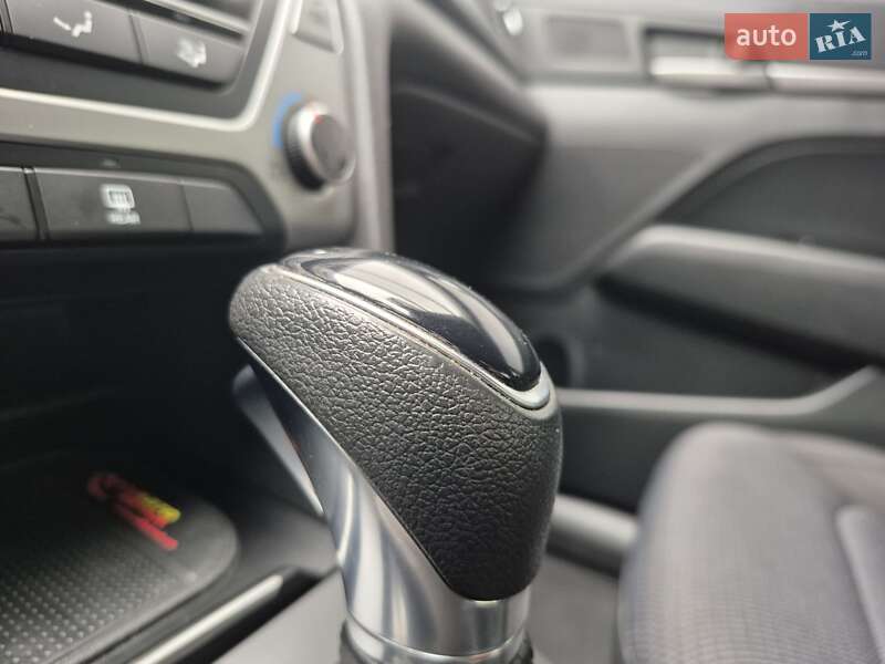 Седан Hyundai Elantra 2018 в Києві