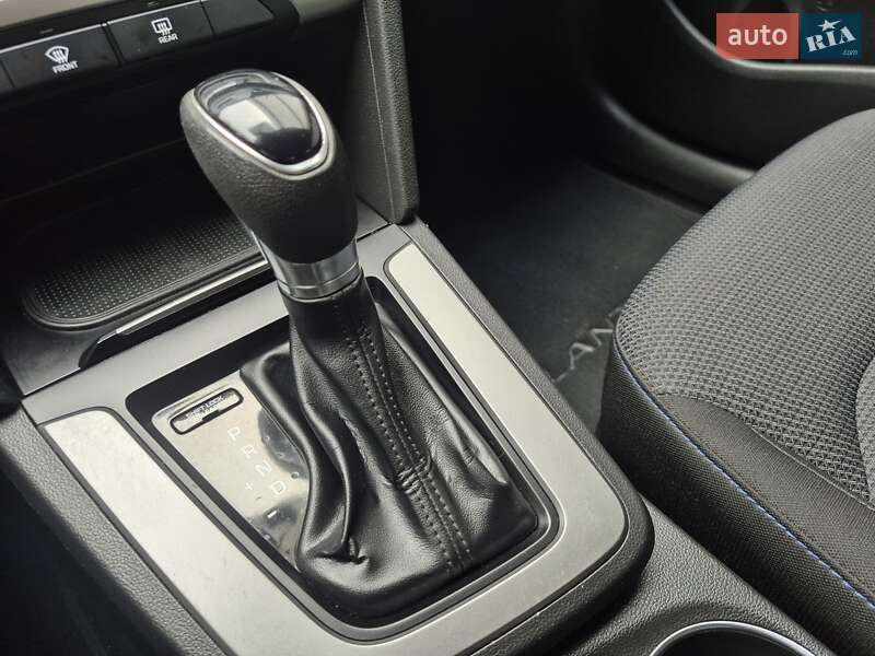 Седан Hyundai Elantra 2018 в Києві