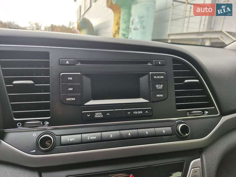 Седан Hyundai Elantra 2018 в Києві