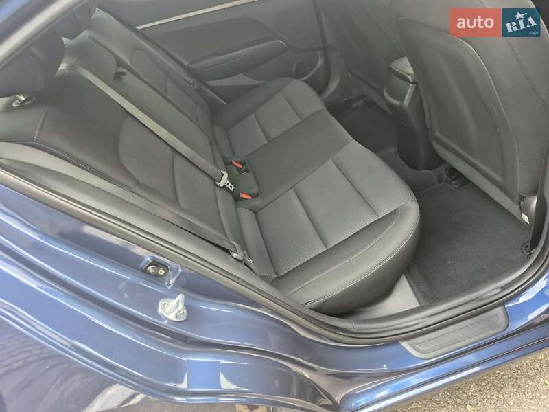 Седан Hyundai Elantra 2018 в Києві