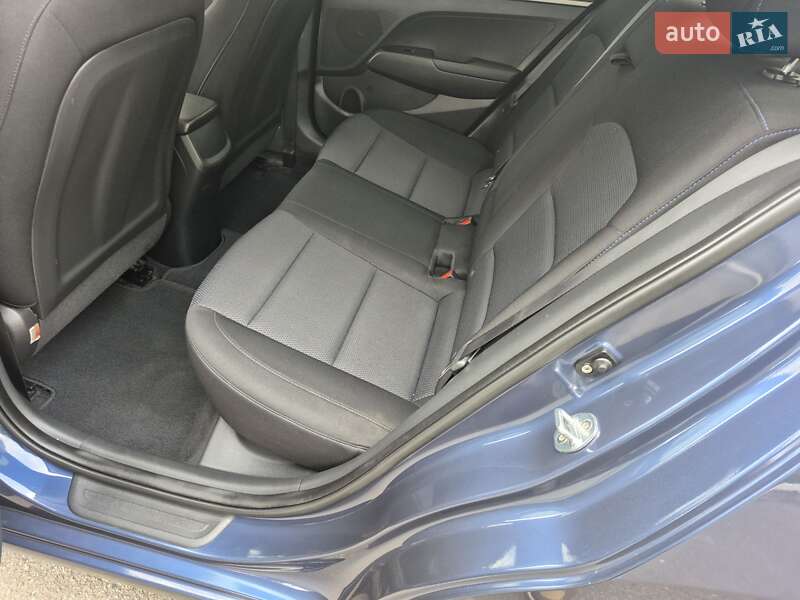 Седан Hyundai Elantra 2018 в Києві