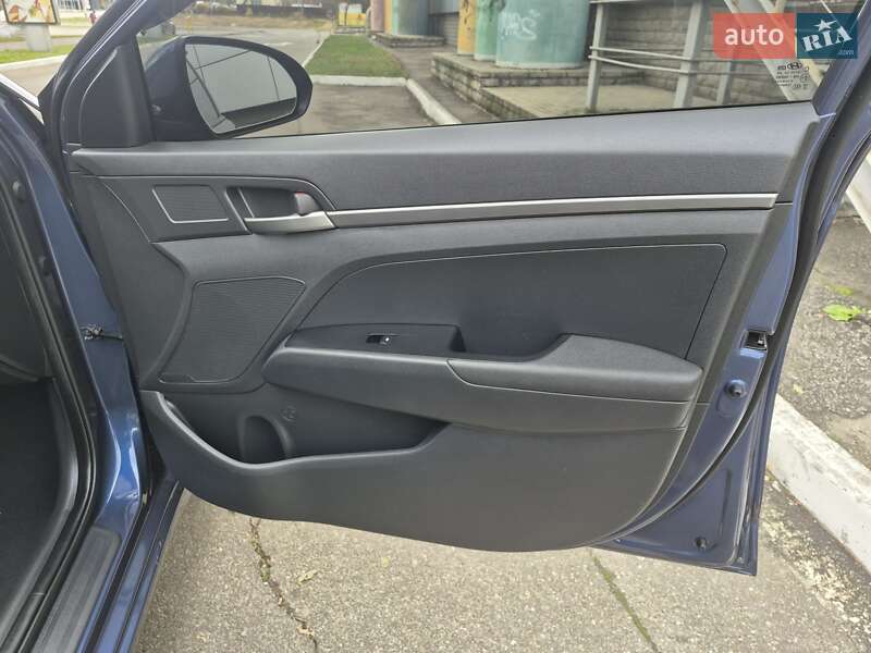 Седан Hyundai Elantra 2018 в Києві