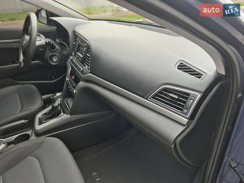 Седан Hyundai Elantra 2018 в Києві