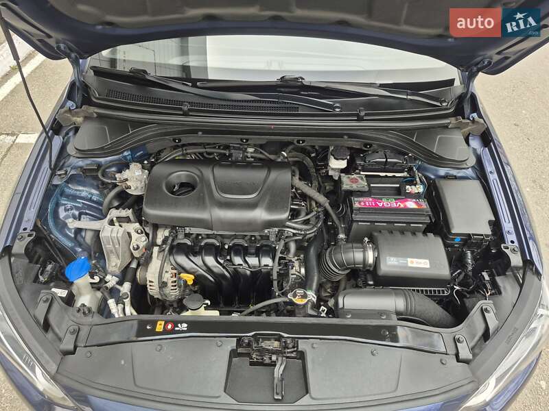 Седан Hyundai Elantra 2018 в Києві