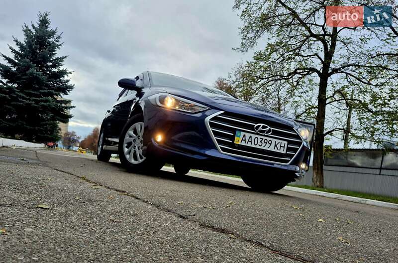 Седан Hyundai Elantra 2018 в Києві
