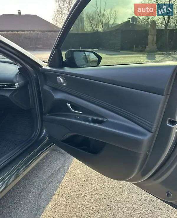 Седан Hyundai Elantra 2023 в Дніпрі