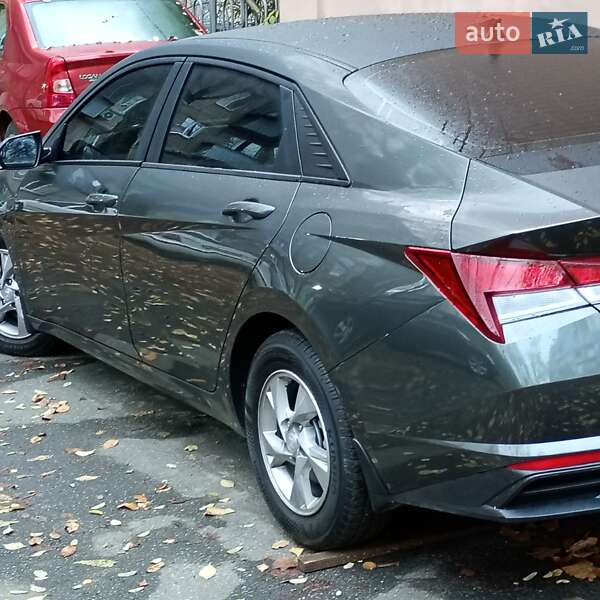 Седан Hyundai Elantra 2023 в Дніпрі