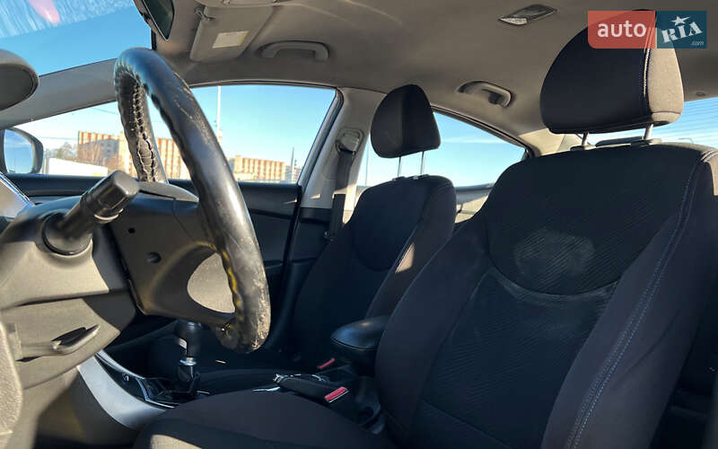 Седан Hyundai Elantra 2012 в Львове