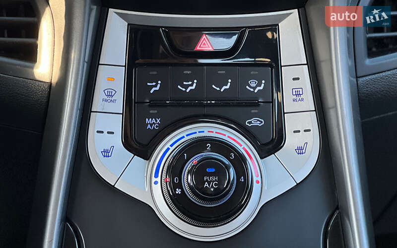 Седан Hyundai Elantra 2012 в Львове