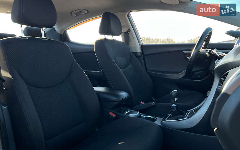 Седан Hyundai Elantra 2012 в Львове