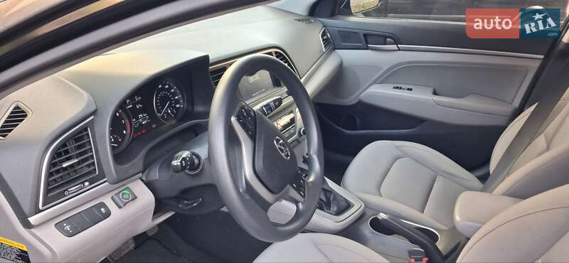 Седан Hyundai Elantra 2017 в Пирятині
