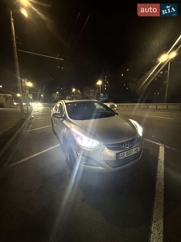 Седан Hyundai Elantra 2014 в Днепре