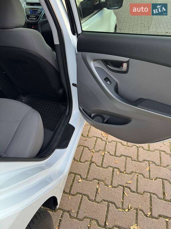 Седан Hyundai Elantra 2014 в Миргороде